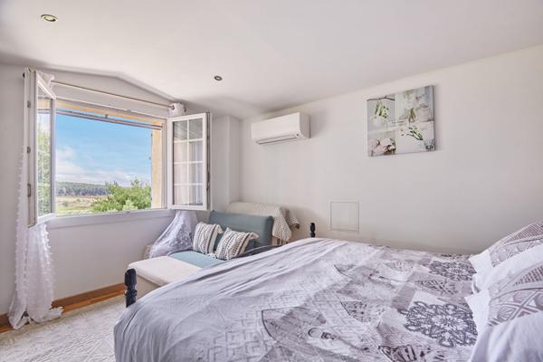 Coup de coeur à Lambesc , Ancien cabanon réhabilité avec piscine, en pleine campagne