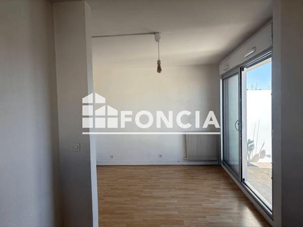 Location Studio 27.22 m² - HALL 6 Paris 75018