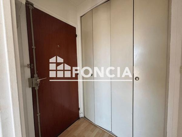 Location Studio 27.22 m² - HALL 6 Paris 75018