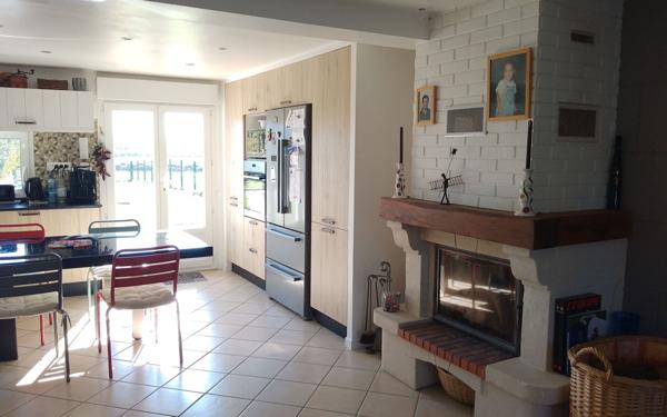 Maison à vendre    6 pièces •  Savonnières