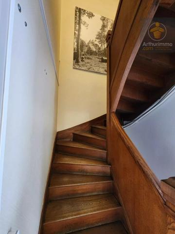 Vente                                                      Maison
                        
                     8 pièces                      165 m2                     à Beaugency