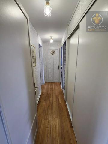 Vente                                                      Maison
                        
                     8 pièces                      165 m2                     à Beaugency
