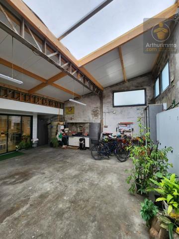Vente                                                      Maison
                        
                     8 pièces                      165 m2                     à Beaugency