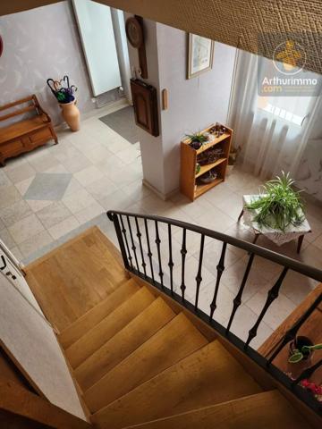Vente                                                      Maison
                        
                     8 pièces                      165 m2                     à Beaugency