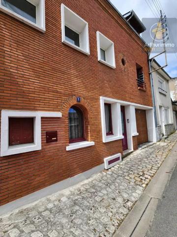 Vente                                                      Maison
                        
                     8 pièces                      165 m2                     à Beaugency