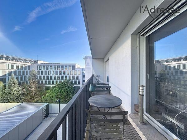 Appartement Suresnes 3 pièce(s) 54 m2 avec balcon et cave