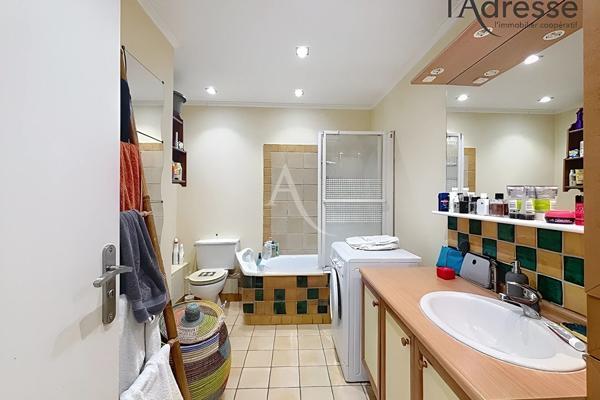 Appartement Suresnes 3 pièce(s) 54 m2 avec balcon et cave