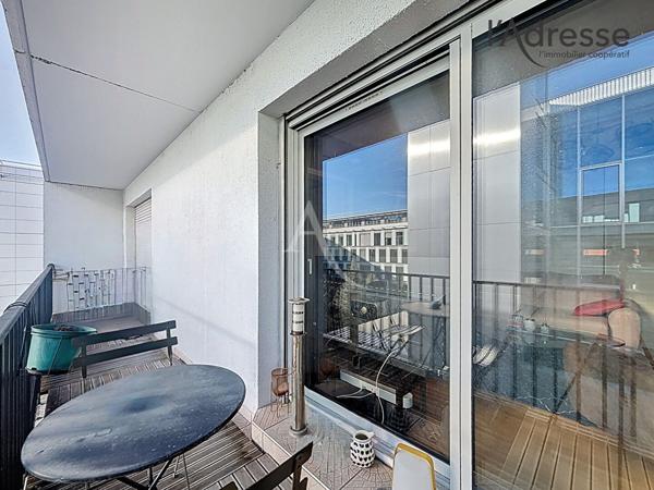 Appartement Suresnes 3 pièce(s) 54 m2 avec balcon et cave