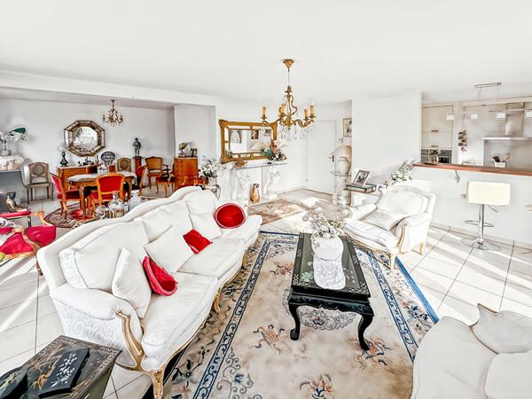 Hypercentre-Appartement d'exception-Dernier étage avec terrasse de 46 m²- Places souterraines