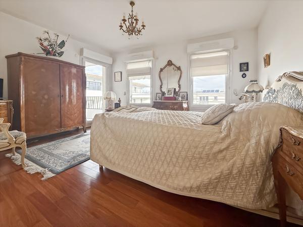 Hypercentre-Appartement d'exception-Dernier étage avec terrasse de 46 m²- Places souterraines