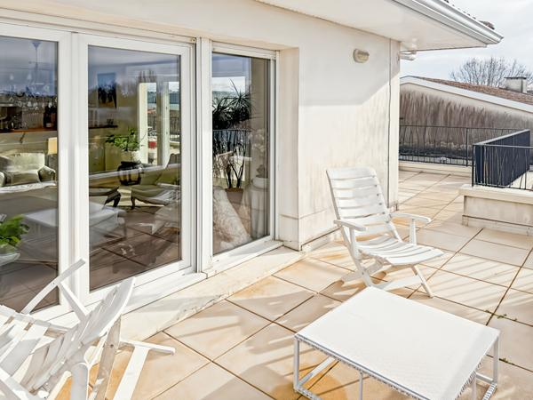 Hypercentre-Appartement d'exception-Dernier étage avec terrasse de 46 m²- Places souterraines