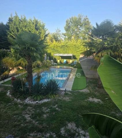 Maison avec piscine 10 pièces sur Loches (37)
