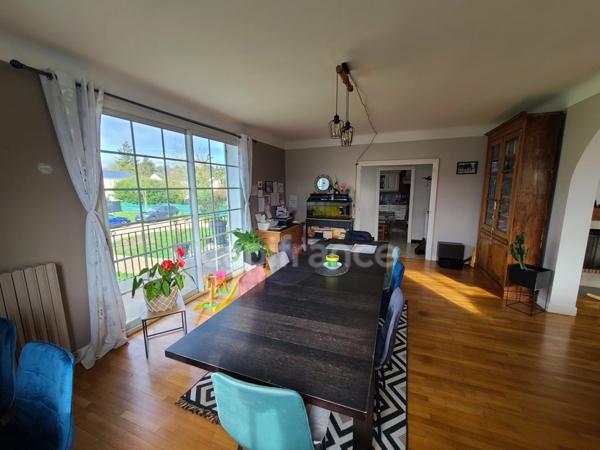 Maison avec piscine 10 pièces sur Loches (37)