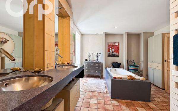 Maison à vendre    8 pièces •  Aubenas