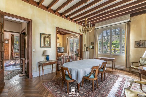 Maison 9 pièce(s) 6 chambre(s) 249.03 m²