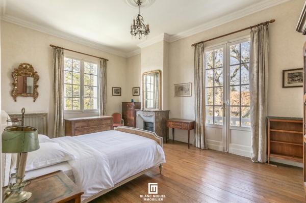 Maison 9 pièce(s) 6 chambre(s) 249.03 m²