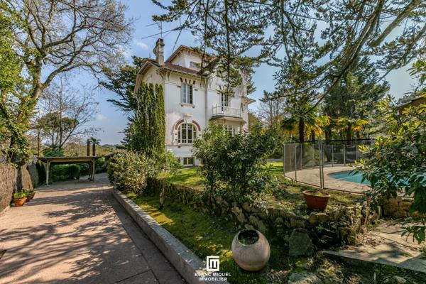 Maison 9 pièce(s) 6 chambre(s) 249.03 m²