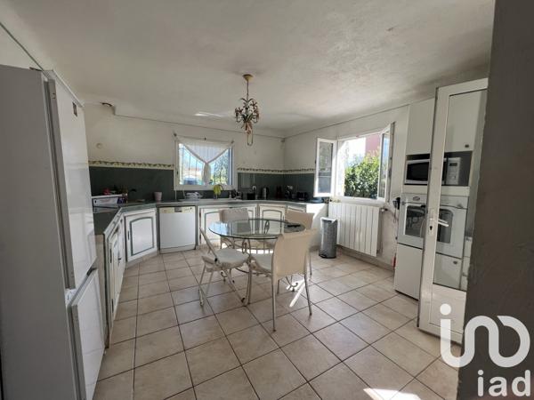 Maison traditionnelle 6 pièces de 168 m² à Tourrettes (83440)