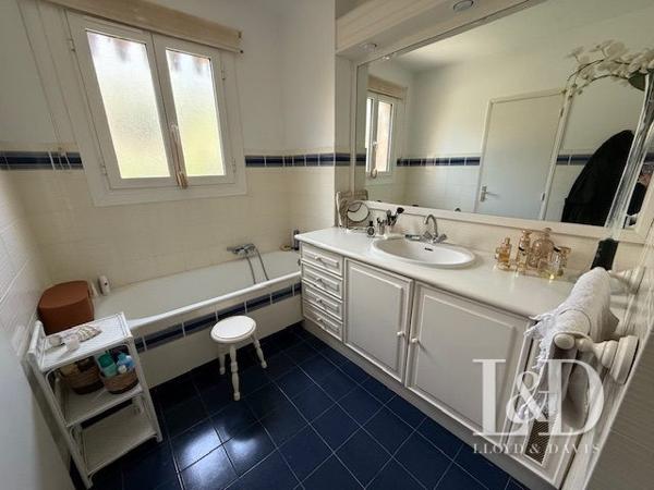 DUPLEX ACCES DIRECT A LA MER