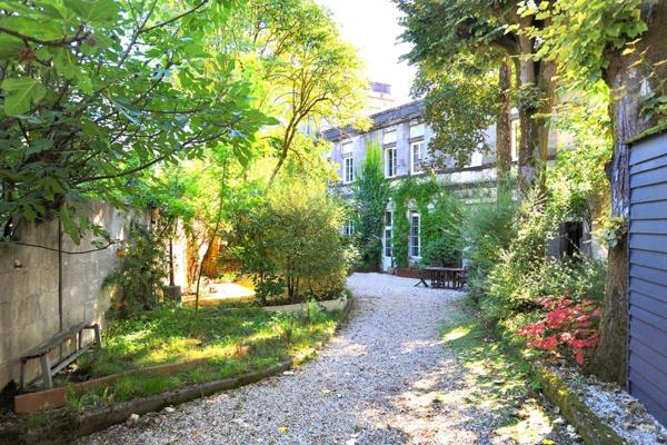 Hôtel particulier de caractère au cœur de COGNAC (16)