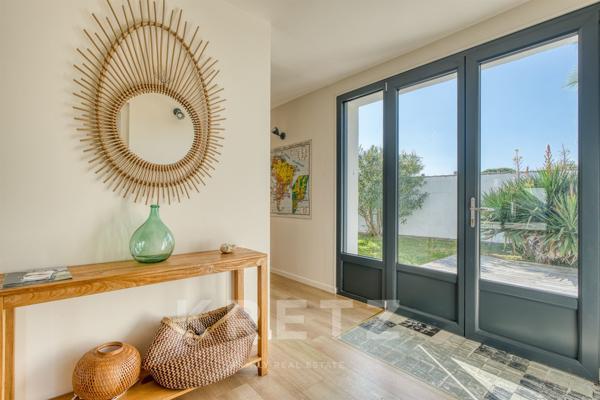 Villa familiale de 215m² avec piscine – Île de Ré, cœur de village, plages à pied