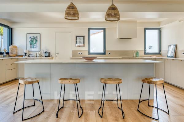 Villa familiale de 215m² avec piscine – Île de Ré, cœur de village, plages à pied