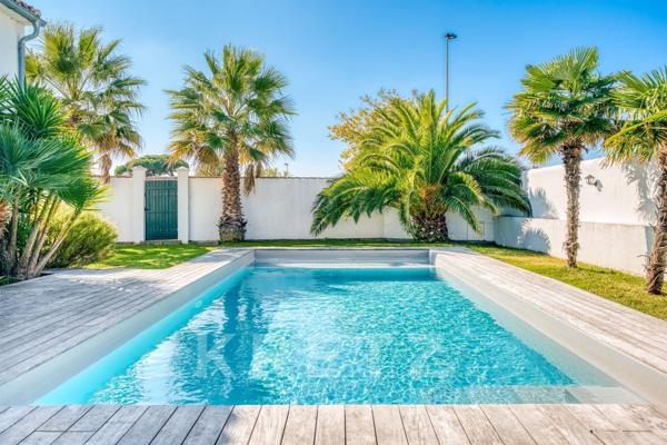 Villa familiale de 215m² avec piscine – Île de Ré, cœur de village, plages à pied