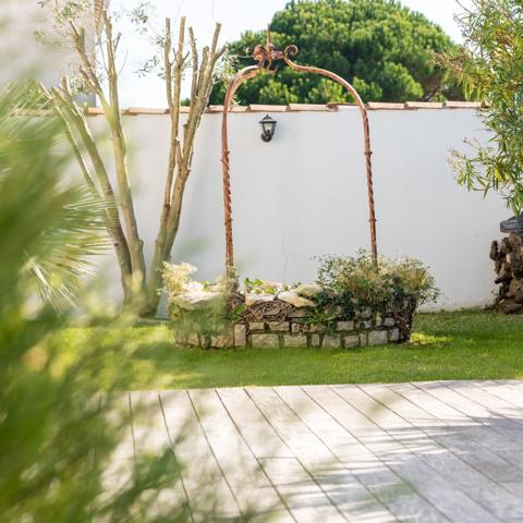 Villa familiale de 215m² avec piscine – Île de Ré, cœur de village, plages à pied