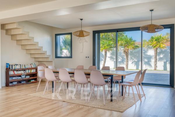 Villa familiale de 215m² avec piscine – Île de Ré, cœur de village, plages à pied