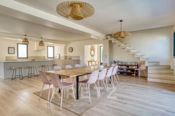 Villa familiale de 215m² avec piscine – Île de Ré, cœur de village, plages à pied