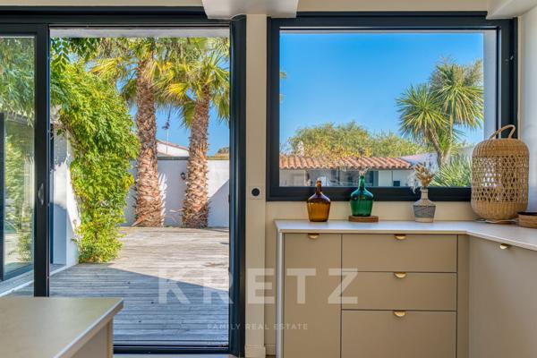 Villa familiale de 215m² avec piscine – Île de Ré, cœur de village, plages à pied