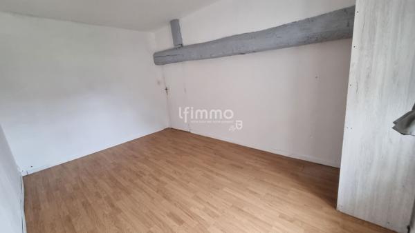 Maison avec grand terrain et potentiel équestre