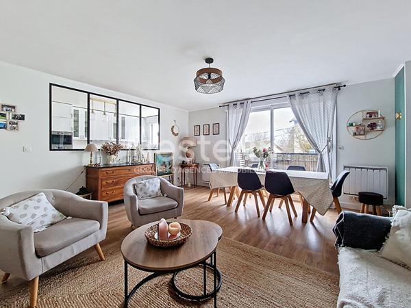 À vendre : appartement spacieux de 5 pièces à Saint Cyr l'École proche Gare avec balcon et parkings