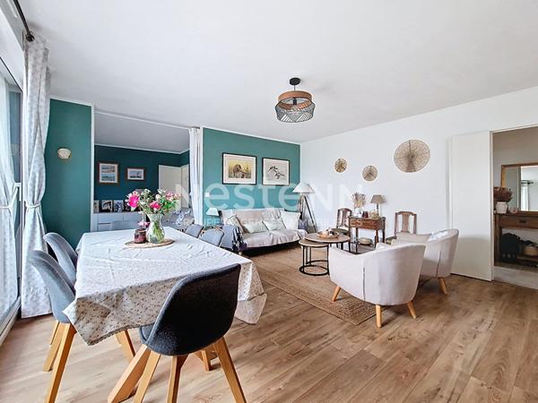 À vendre : appartement spacieux de 5 pièces à Saint Cyr l'École proche Gare avec balcon et parkings