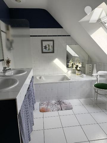A VENDRE PLOEREN LUSCANEN MAISON CONTEMPORAINE + PISCINE
