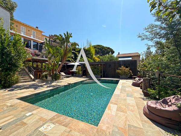 Co-Exclusivité - CANNES - VILLA FAMILIALE 200m² AVEC PISCINE ET 3 DÉPENDANCES À 5 MINUTES DE LA CROISETTE