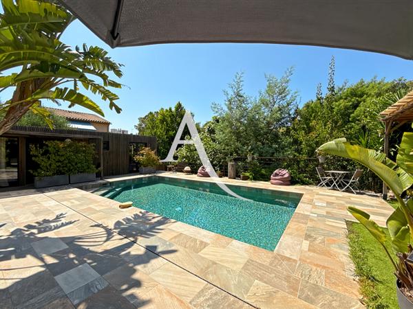 Co-Exclusivité - CANNES - VILLA FAMILIALE 200m² AVEC PISCINE ET 3 DÉPENDANCES À 5 MINUTES DE LA CROISETTE