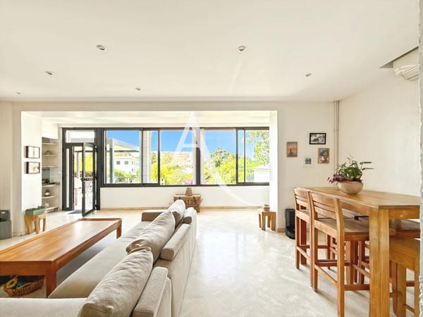 Co-Exclusivité - CANNES - VILLA FAMILIALE 200m² AVEC PISCINE ET 3 DÉPENDANCES À 5 MINUTES DE LA CROISETTE