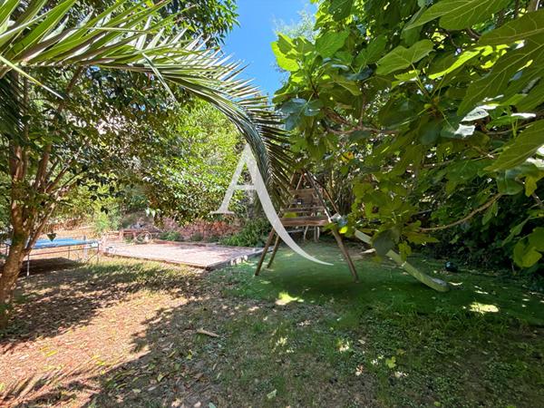 Co-Exclusivité - CANNES - VILLA FAMILIALE 200m² AVEC PISCINE ET 3 DÉPENDANCES À 5 MINUTES DE LA CROISETTE