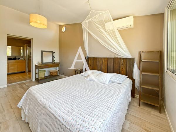 Co-Exclusivité - CANNES - VILLA FAMILIALE 200m² AVEC PISCINE ET 3 DÉPENDANCES À 5 MINUTES DE LA CROISETTE