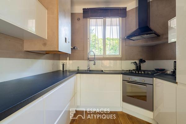 Duplex contemporain, comme une maison proche du centre ville