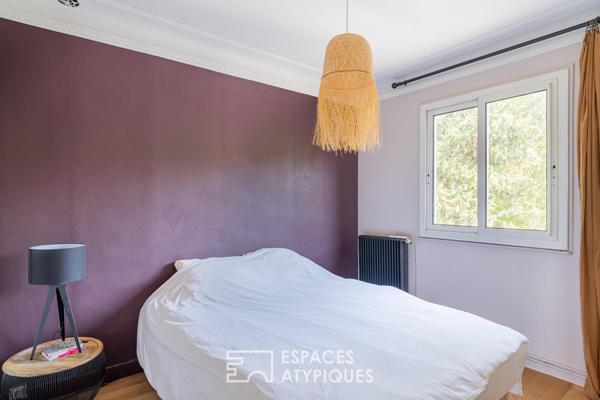 Duplex contemporain, comme une maison proche du centre ville
