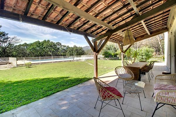 A VENDRE ! Maison 170 m² avec piscine et garage + appartement indépendant 80 m² à Callas