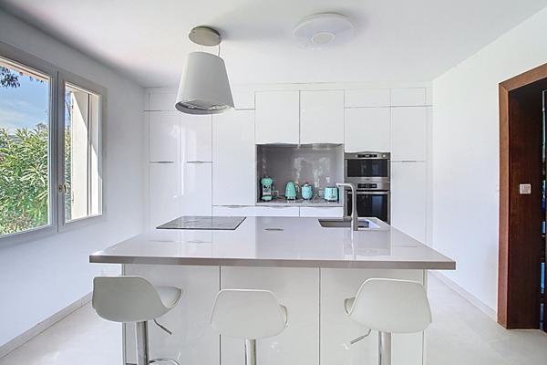 A VENDRE ! Maison 170 m² avec piscine et garage + appartement indépendant 80 m² à Callas