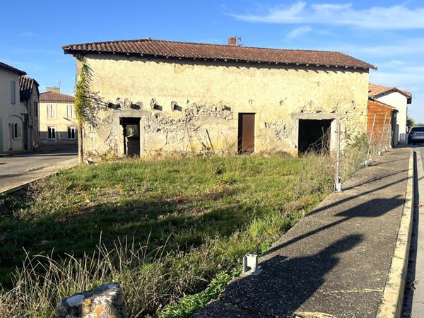 Grange à aménager avec jardin – ANTAGNAC, Bourg