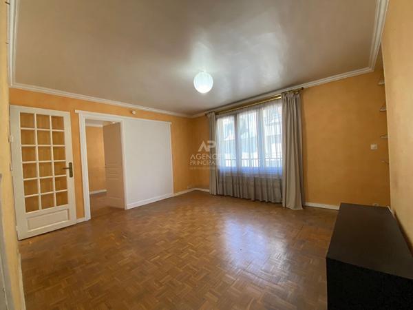 Appartement Pontoise 3 pièce(s) 58.57 m2 Loyer 1 100 €/mois charges comprises **  - Référence  MG11253