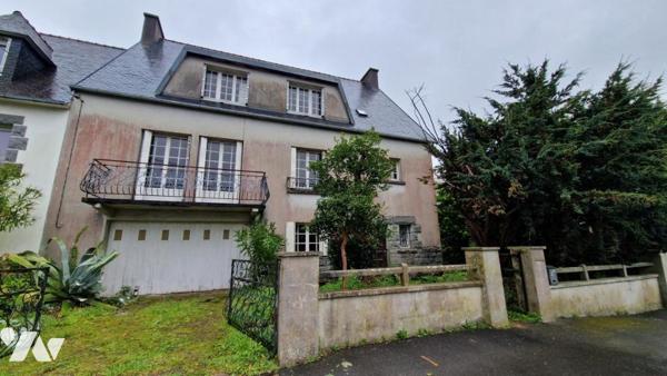GRANDE MAISON DE 253 m² DIVISEE EN DEUX APPARTEMENTS AVEC GARAGE ET JARDIN