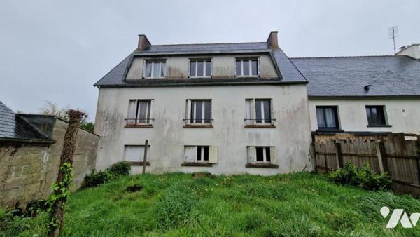 GRANDE MAISON DE 253 m² DIVISEE EN DEUX APPARTEMENTS AVEC GARAGE ET JARDIN