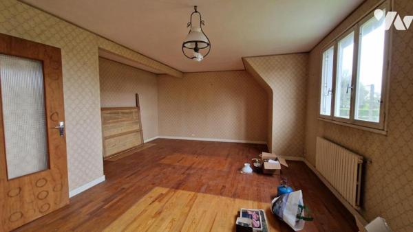 GRANDE MAISON DE 253 m² DIVISEE EN DEUX APPARTEMENTS AVEC GARAGE ET JARDIN