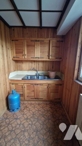 GRANDE MAISON DE 253 m² DIVISEE EN DEUX APPARTEMENTS AVEC GARAGE ET JARDIN